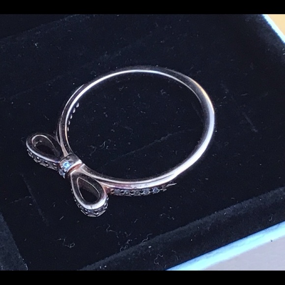 Pandora Rose Gold Bow ring - Picture 3 of 7